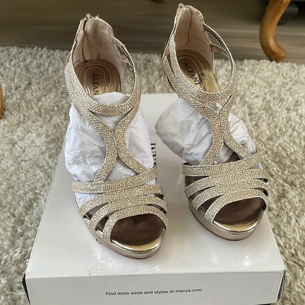Alfani Tacy Nude Size 6 High Heels